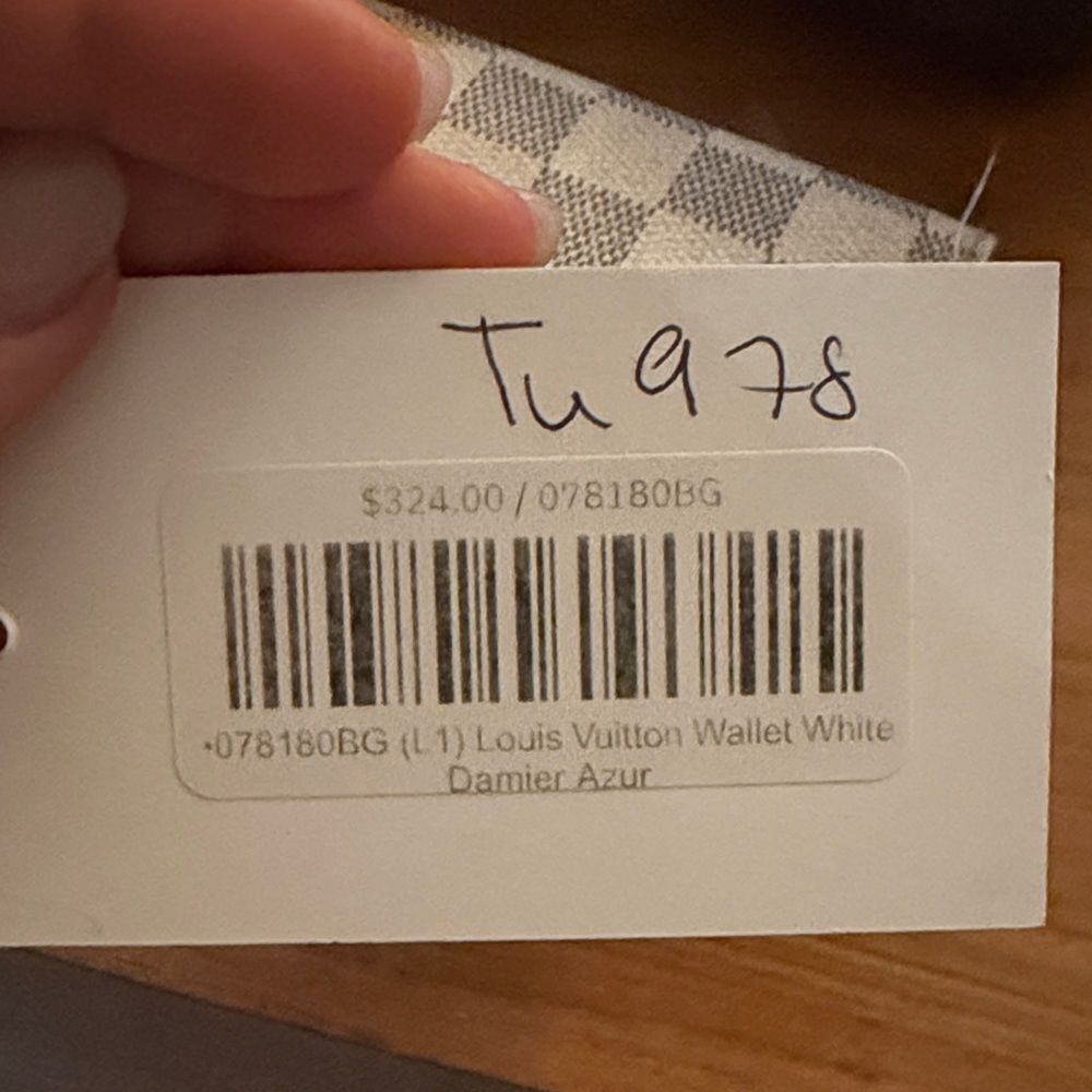 Louis Vuitton Cream and Gray Checkered Wallet - Picture 5 of 5